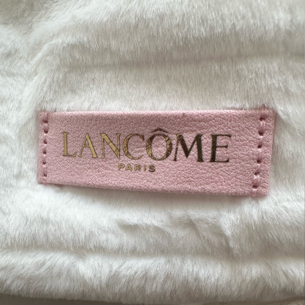 Lancôme White Plush Cosmetic Bag with Pink Logo Patch - Picture 4 of 6